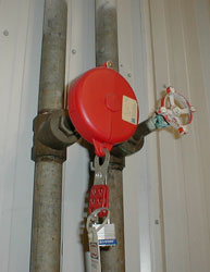 Hydraulic gate valve locked out/tagged out