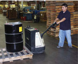 Man using a pallet truck